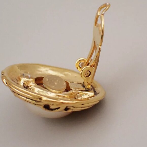 CHANEL CC Imitation Pearl Round Button Earrings 94P Clip-On Gold-Plated - Picture 7 of 8